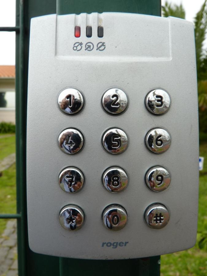 Azores Holidays House -B&B - Suites - Self Check-In Keyboard Понта-Делгада Экстерьер фото