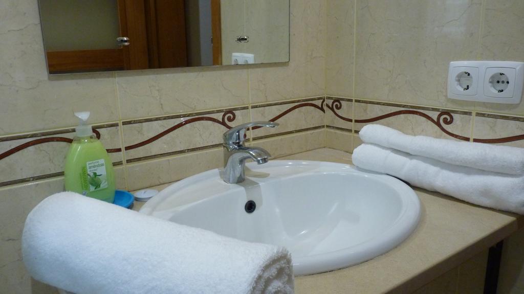 Azores Holidays House -B&B - Suites - Self Check-In Keyboard Понта-Делгада Экстерьер фото